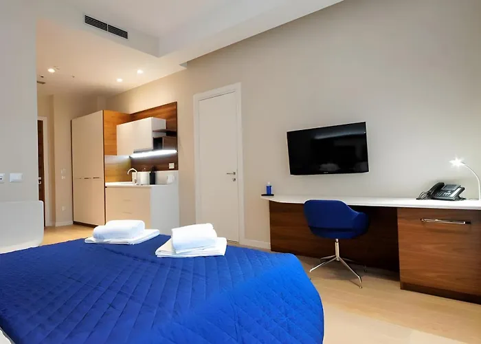 Condo Studio Plaza